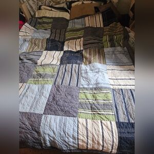 Patchwork Quilt 82x82 Inches. Twin